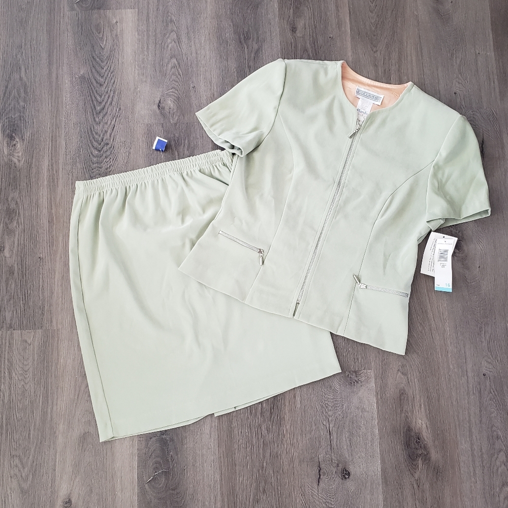 Jessica Howard 2-Piece Skirt Suit Set Vintage Mint Pistachio Green